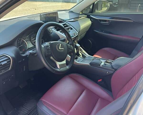 Білий Лексус НХ, об'ємом двигуна 1.99 л та пробігом 72 тис. км за 34000 $, фото 11 на Automoto.ua