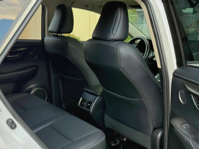 Белый Лексус НХ, объемом двигателя 2.5 л и пробегом 45 тыс. км за 17000 $, фото 11 на Automoto.ua