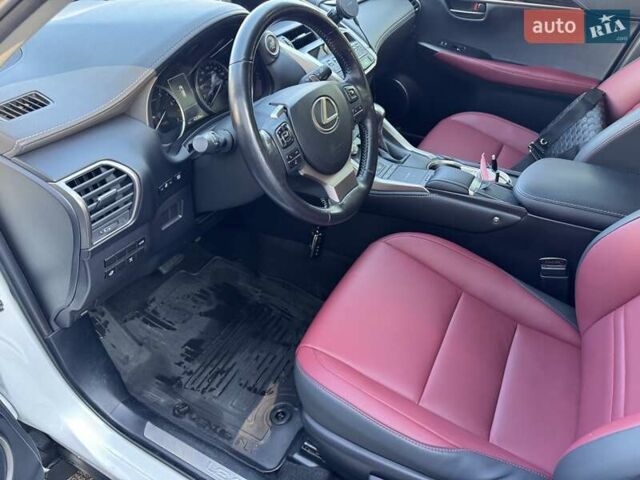 Белый Лексус НХ, объемом двигателя 1.99 л и пробегом 43 тыс. км за 34000 $, фото 4 на Automoto.ua