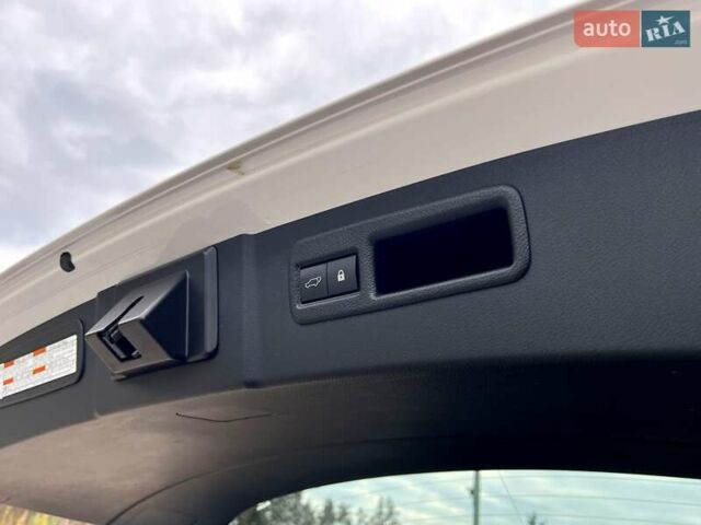 Білий Лексус НХ, об'ємом двигуна 2 л та пробігом 75 тис. км за 27000 $, фото 13 на Automoto.ua