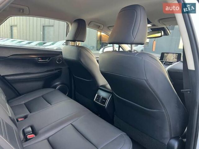 Белый Лексус НХ, объемом двигателя 2 л и пробегом 97 тыс. км за 31690 $, фото 31 на Automoto.ua