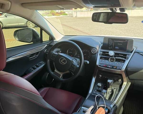 Білий Лексус НХ, об'ємом двигуна 1.99 л та пробігом 72 тис. км за 34000 $, фото 13 на Automoto.ua