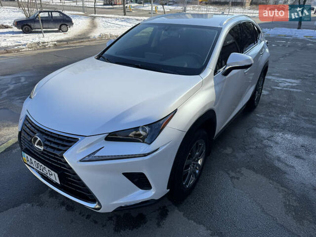 Белый Лексус НХ, объемом двигателя 1.99 л и пробегом 43 тыс. км за 34000 $, фото 1 на Automoto.ua