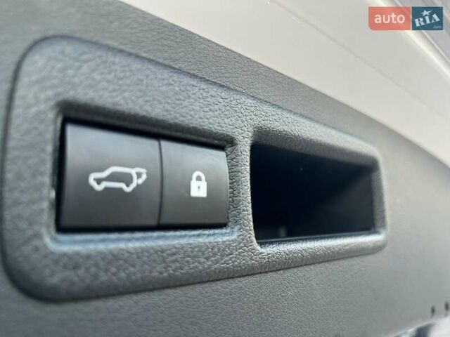 Белый Лексус НХ, объемом двигателя 2 л и пробегом 97 тыс. км за 31690 $, фото 29 на Automoto.ua