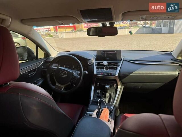 Білий Лексус НХ, об'ємом двигуна 1.99 л та пробігом 72 тис. км за 34000 $, фото 14 на Automoto.ua
