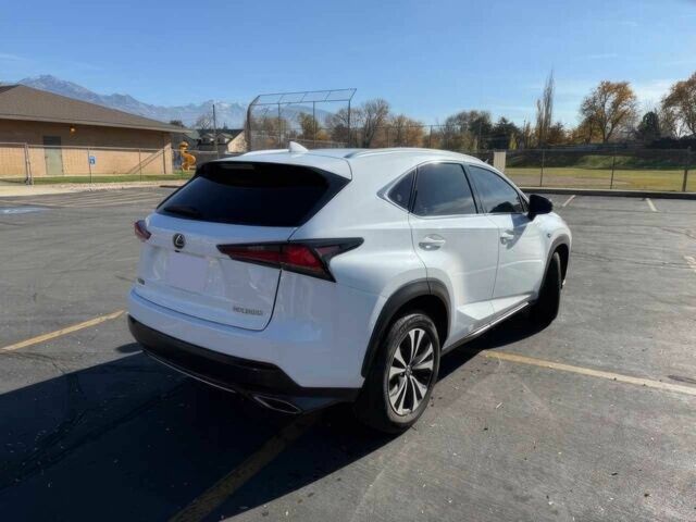 Білий Лексус НХ, об'ємом двигуна 2 л та пробігом 31 тис. км за 13900 $, фото 7 на Automoto.ua