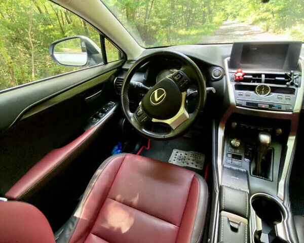 Білий Лексус НХ, об'ємом двигуна 2 л та пробігом 70 тис. км за 25900 $, фото 10 на Automoto.ua