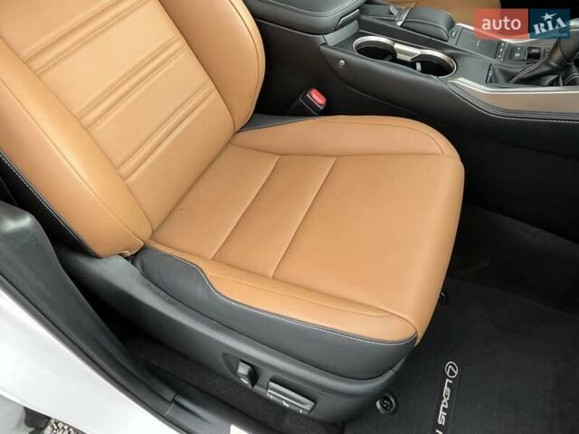 Білий Лексус НХ, об'ємом двигуна 2 л та пробігом 75 тис. км за 27000 $, фото 16 на Automoto.ua