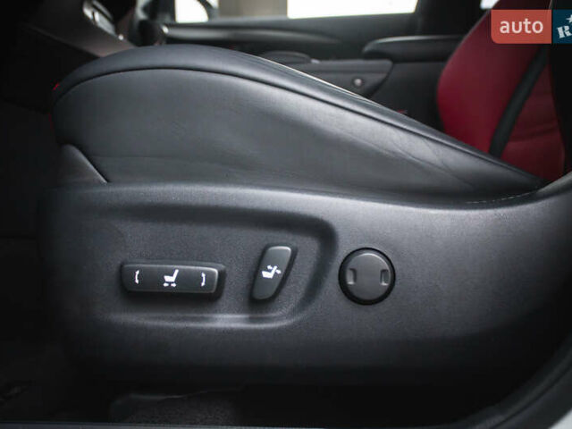 Белый Лексус НХ, объемом двигателя 2 л и пробегом 50 тыс. км за 26700 $, фото 32 на Automoto.ua