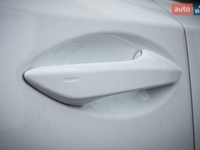 Белый Лексус НХ, объемом двигателя 2 л и пробегом 50 тыс. км за 26700 $, фото 40 на Automoto.ua