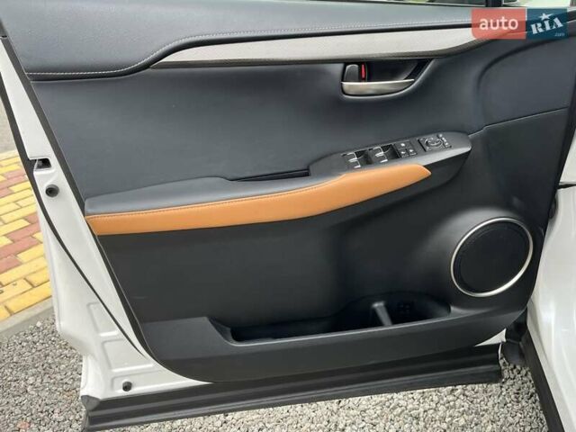 Білий Лексус НХ, об'ємом двигуна 2 л та пробігом 75 тис. км за 27000 $, фото 8 на Automoto.ua