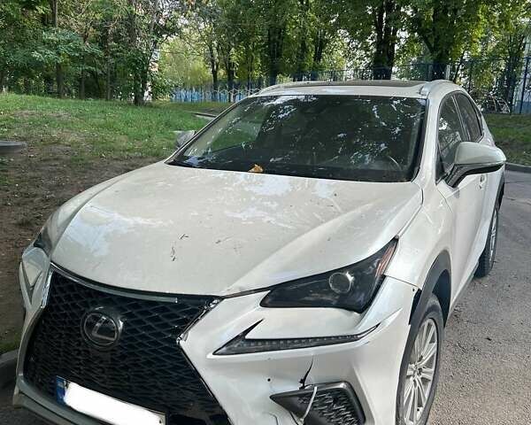 Белый Лексус НХ, объемом двигателя 2 л и пробегом 42 тыс. км за 20500 $, фото 1 на Automoto.ua