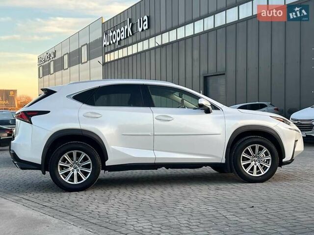 Белый Лексус НХ, объемом двигателя 2 л и пробегом 97 тыс. км за 31690 $, фото 5 на Automoto.ua