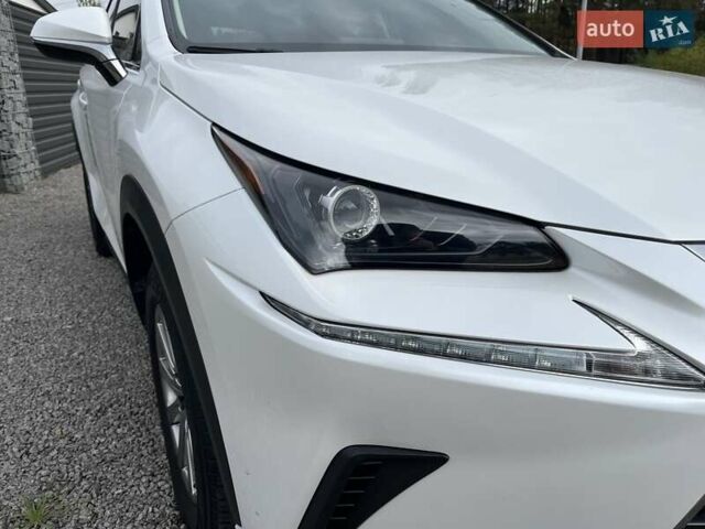 Білий Лексус НХ, об'ємом двигуна 2 л та пробігом 75 тис. км за 27000 $, фото 18 на Automoto.ua