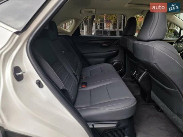 Белый Лексус НХ, объемом двигателя 2.49 л и пробегом 35 тыс. км за 37490 $, фото 56 на Automoto.ua