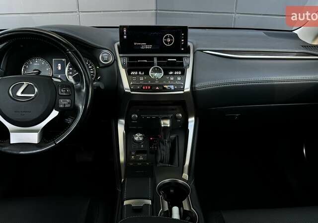Белый Лексус НХ, объемом двигателя 2 л и пробегом 65 тыс. км за 28600 $, фото 11 на Automoto.ua