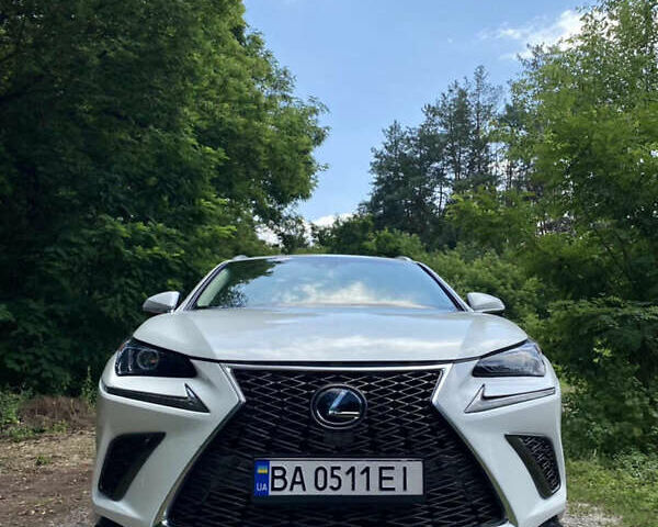 Білий Лексус НХ, об'ємом двигуна 2 л та пробігом 70 тис. км за 25900 $, фото 4 на Automoto.ua