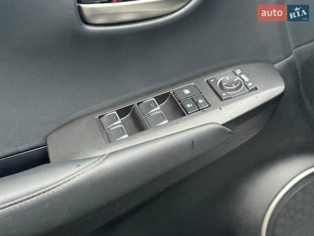 Білий Лексус НХ, об'ємом двигуна 2.5 л та пробігом 58 тис. км за 38900 $, фото 20 на Automoto.ua