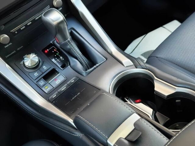 Белый Лексус НХ, объемом двигателя 2.5 л и пробегом 45 тыс. км за 17000 $, фото 7 на Automoto.ua