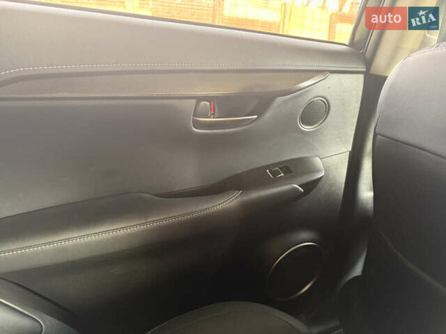 Белый Лексус НХ, объемом двигателя 2.49 л и пробегом 149 тыс. км за 29900 $, фото 4 на Automoto.ua