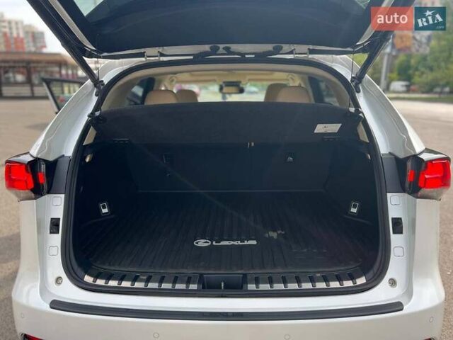 Білий Лексус НХ, об'ємом двигуна 2.49 л та пробігом 65 тис. км за 30700 $, фото 28 на Automoto.ua