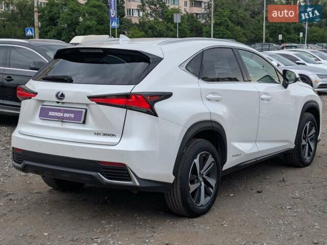 Білий Лексус НХ, об'ємом двигуна 2.49 л та пробігом 57 тис. км за 33700 $, фото 1 на Automoto.ua