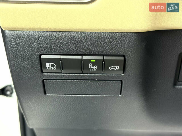 Белый Лексус НХ, объемом двигателя 2.49 л и пробегом 84 тыс. км за 31200 $, фото 39 на Automoto.ua