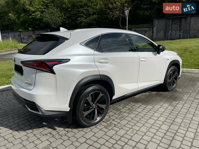 Білий Лексус НХ, об'ємом двигуна 1.99 л та пробігом 128 тис. км за 35500 $, фото 4 на Automoto.ua