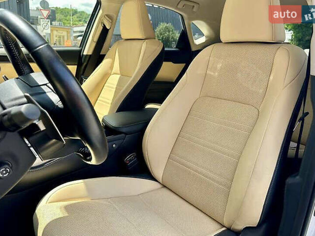 Білий Лексус НХ, об'ємом двигуна 2.49 л та пробігом 45 тис. км за 29799 $, фото 21 на Automoto.ua