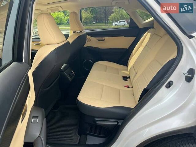 Білий Лексус НХ, об'ємом двигуна 2.49 л та пробігом 65 тис. км за 30700 $, фото 18 на Automoto.ua