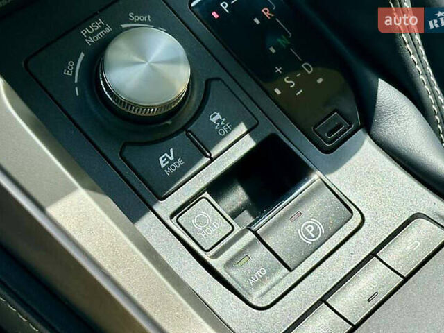 Білий Лексус НХ, об'ємом двигуна 2.49 л та пробігом 45 тис. км за 29799 $, фото 15 на Automoto.ua