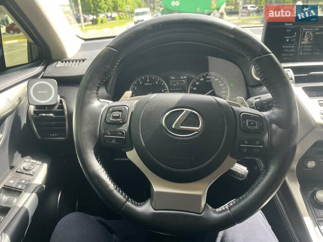 Белый Лексус НХ, объемом двигателя 1.99 л и пробегом 51 тыс. км за 35000 $, фото 1 на Automoto.ua