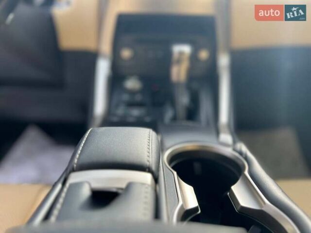 Білий Лексус НХ, об'ємом двигуна 2.49 л та пробігом 65 тис. км за 30900 $, фото 21 на Automoto.ua