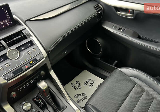 Лексус НХ 2020 у Львові на Automoto.ua Білий Лексус НХ, об'ємом двигуна 2.49 л та пробігом 65 тис. км за 35500 $, фото 26 на Automoto.ua