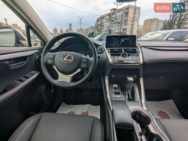 Білий Лексус НХ, об'ємом двигуна 2.49 л та пробігом 57 тис. км за 33700 $, фото 25 на Automoto.ua