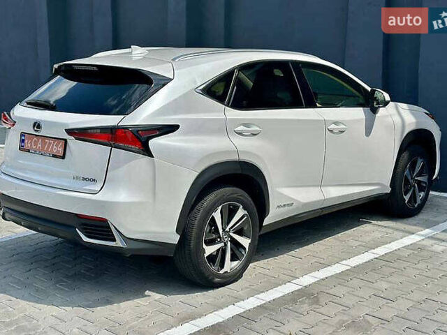 Білий Лексус НХ, об'ємом двигуна 2.49 л та пробігом 45 тис. км за 29799 $, фото 11 на Automoto.ua
