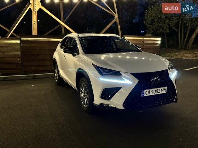 Белый Лексус НХ, объемом двигателя 2 л и пробегом 70 тыс. км за 32900 $, фото 3 на Automoto.ua