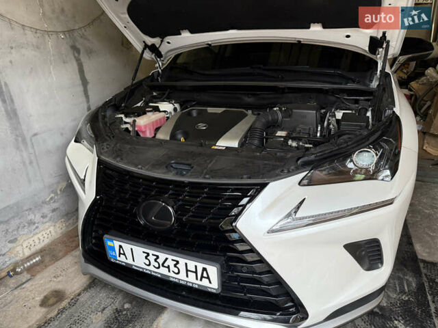 Белый Лексус НХ, объемом двигателя 1.99 л и пробегом 51 тыс. км за 35000 $, фото 7 на Automoto.ua