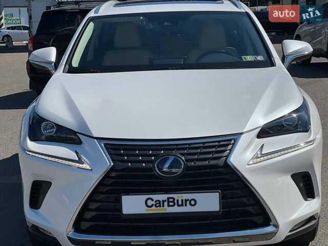 Білий Лексус НХ, об'ємом двигуна 2.49 л та пробігом 65 тис. км за 30900 $, фото 4 на Automoto.ua