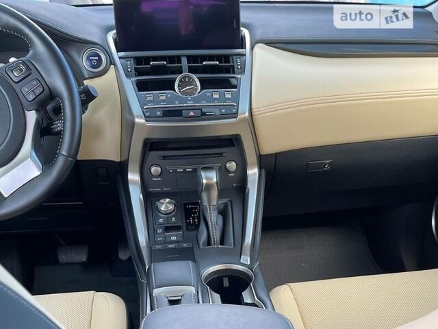 Белый Лексус НХ, объемом двигателя 2.5 л и пробегом 74 тыс. км за 43500 $, фото 11 на Automoto.ua