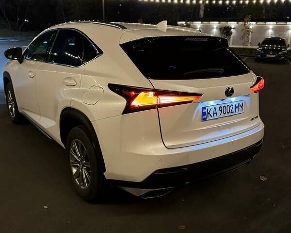 Белый Лексус НХ, объемом двигателя 2 л и пробегом 70 тыс. км за 32900 $, фото 6 на Automoto.ua