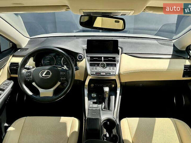 Білий Лексус НХ, об'ємом двигуна 2.49 л та пробігом 45 тис. км за 29799 $, фото 20 на Automoto.ua