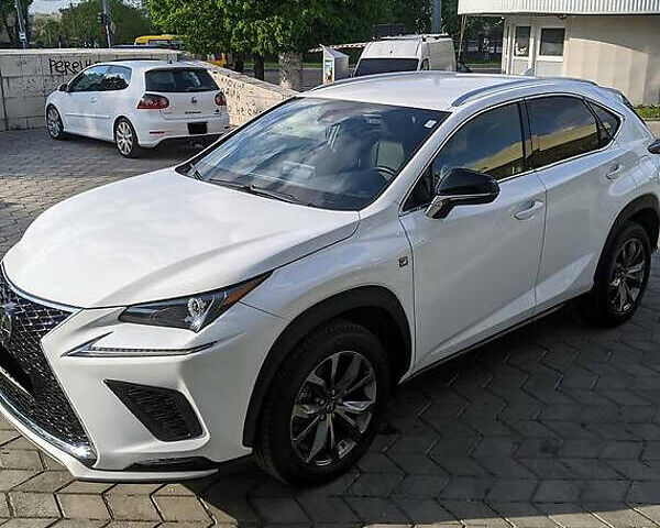 Белый Лексус НХ, объемом двигателя 2 л и пробегом 53 тыс. км за 30000 $, фото 2 на Automoto.ua