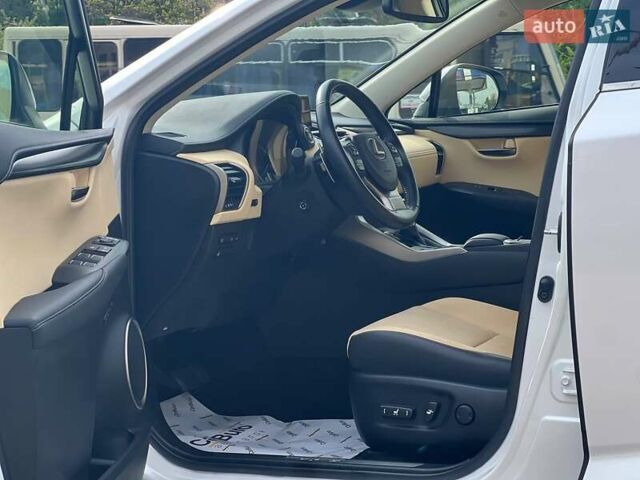 Белый Лексус НХ, объемом двигателя 2.49 л и пробегом 65 тыс. км за 32700 $, фото 12 на Automoto.ua