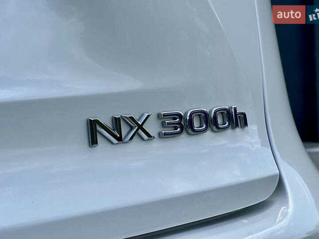 Білий Лексус НХ, об'ємом двигуна 2.49 л та пробігом 45 тис. км за 29799 $, фото 12 на Automoto.ua
