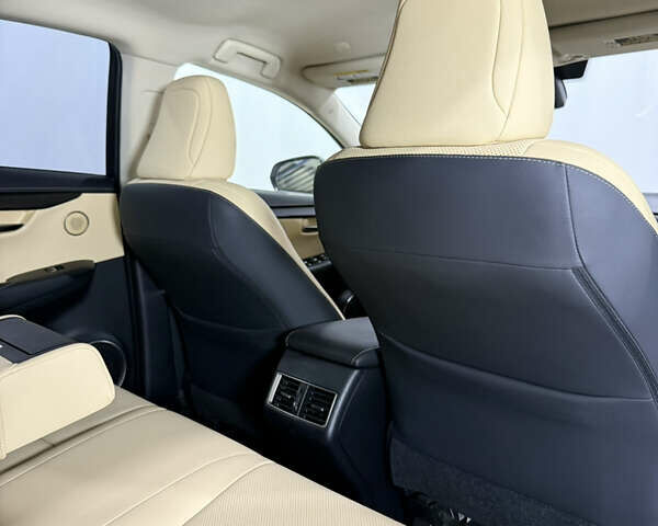 Белый Лексус НХ, объемом двигателя 2.49 л и пробегом 84 тыс. км за 31200 $, фото 27 на Automoto.ua