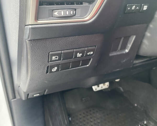 Білий Лексус НХ, об'ємом двигуна 2 л та пробігом 90 тис. км за 29500 $, фото 15 на Automoto.ua