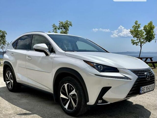 Белый Лексус НХ, объемом двигателя 2.5 л и пробегом 74 тыс. км за 43500 $, фото 5 на Automoto.ua