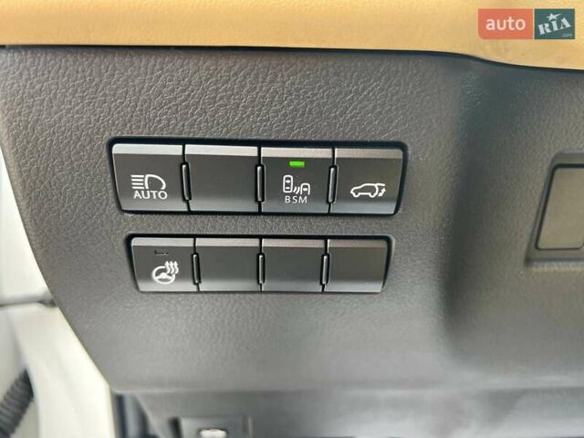 Білий Лексус НХ, об'ємом двигуна 2.49 л та пробігом 65 тис. км за 30300 $, фото 32 на Automoto.ua