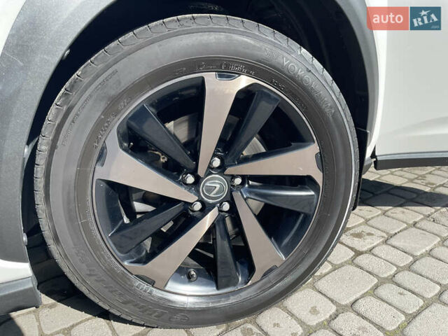 Білий Лексус НХ, об'ємом двигуна 1.99 л та пробігом 128 тис. км за 35500 $, фото 15 на Automoto.ua